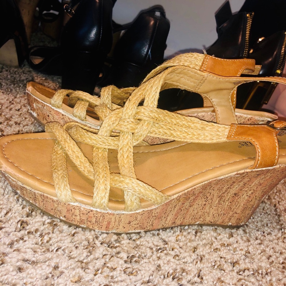 Tan wedges - Picture 2 of 3